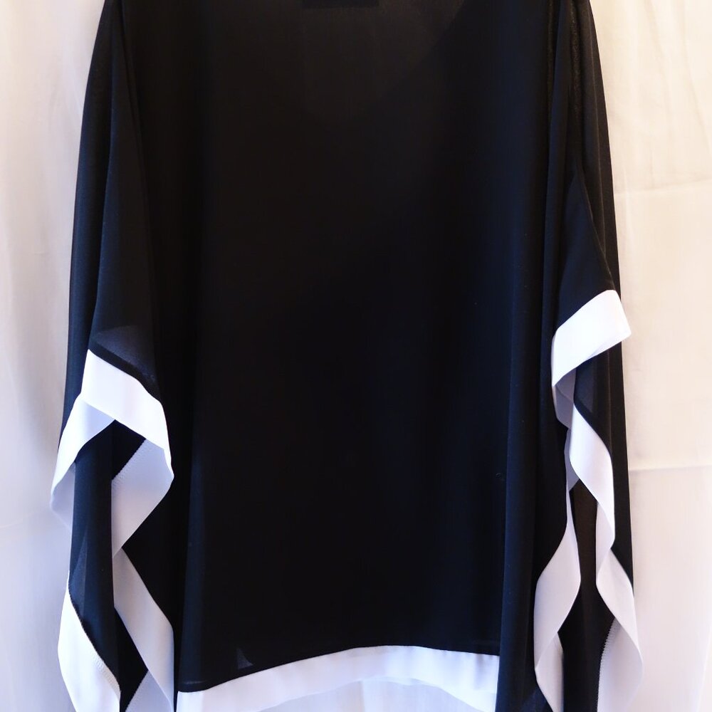 🎄2/$50🎄 Amanda Collection Black/White Trim Slip-over Top with Camisole - Picture 4 of 5